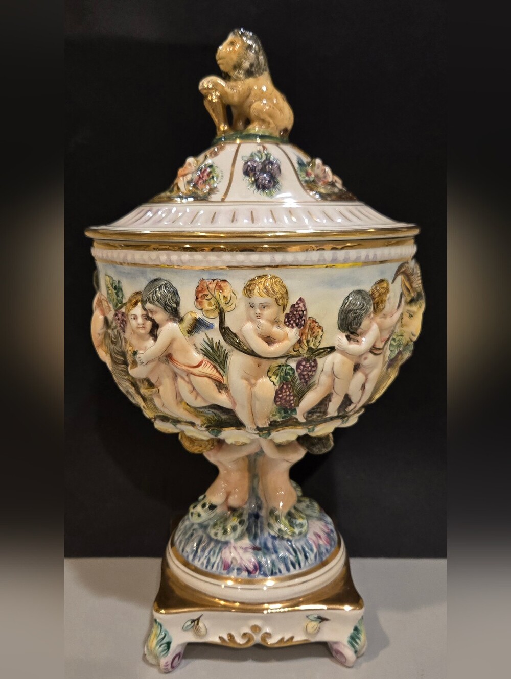 Capodimonte Porcelain Cherub Lidded Urn in Cream and Gold